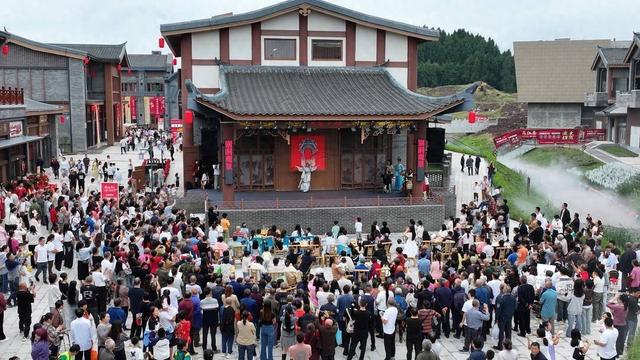 国庆中秋假期首日 四川乐至文旅“红”“绿”交融