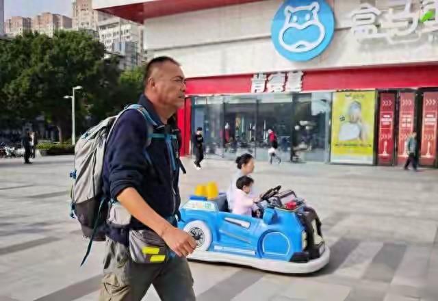 安徽53岁男子徒步1500公里，耗时49天，从深圳走回安徽老家