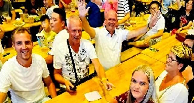 大批德国游客到访山东	，打着旅游的“幌子”，其实是为了青岛啤酒