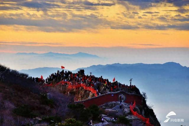 组图丨冬日泰山云海伴日出 不愧是杜甫笔下的浩渺仙境