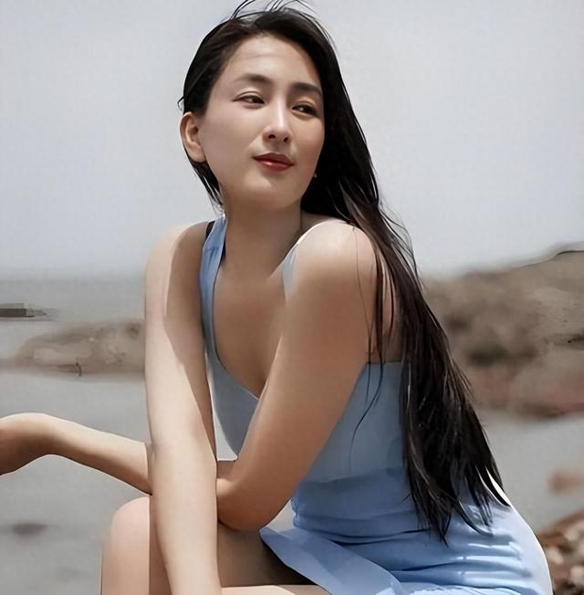 和孔令辉分手12年	，被黑人驼肩上的马苏，如今的下场怪不了别人