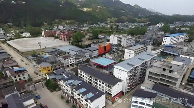 重庆最大乡镇易主，新霸主面积超过主城两区之和，4A景区美如仙境
