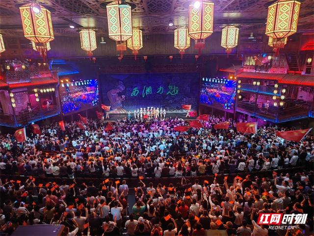 国庆游张家界｜魅力湘西：2000名游客快闪联唱迎国庆中秋双节