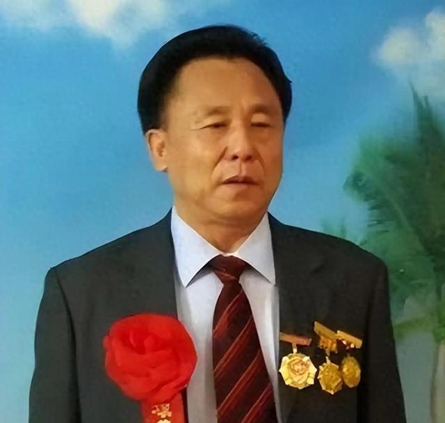包养多名情妇，生下11个私生子，75岁还在潜逃要生娃！他是谁？