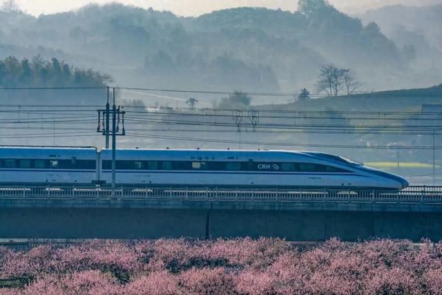 这条高铁火了！串联近10个5A级景区，还能“遇见”李白