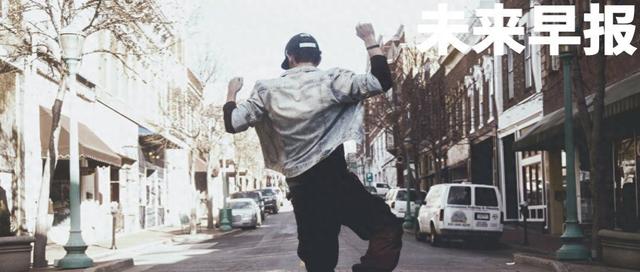 早报｜平价版 MacBook 有望明年上市/史上最长春节假期来了：连放 9 天/Switch 2 销量破千万