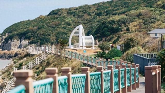 舟山那座小岛，有一棵大石笋