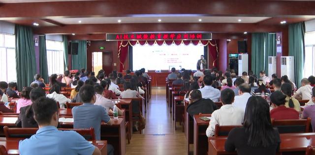 【双百行动】 AI赋能，教育出新！龙川首场AI教学应用培训走进维嘉学校
