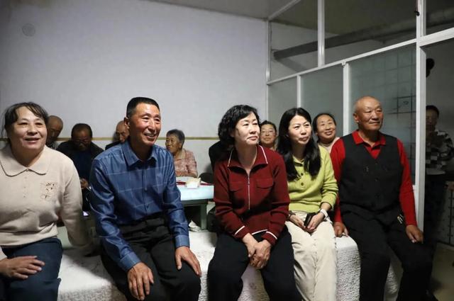 草原儿女航天梦圆 达茂乡亲见证航天员武飞出征苍穹