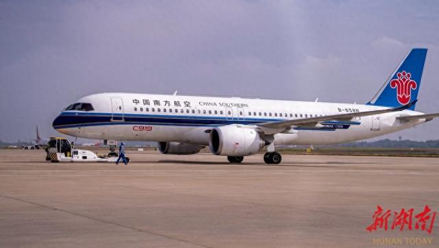 C919首次执飞长沙至北京航线