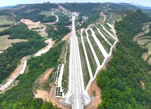 西延高铁开通运营