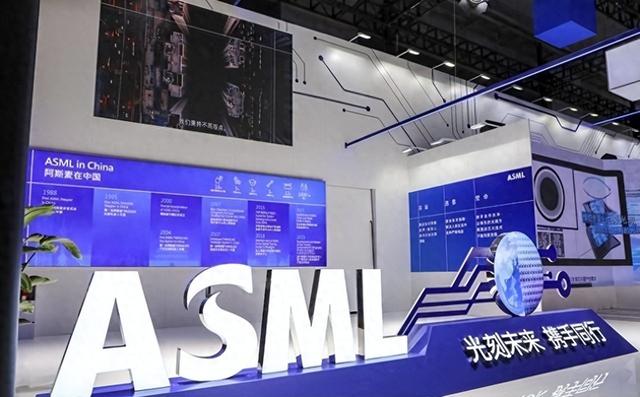 美国专家：中国为了自研设备，从ASML手中囤积了大量进口的光刻机
