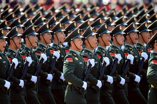 北京阅兵开幕前，对岸传出杂音，不准抗日老兵赴陆，大陆反将三军