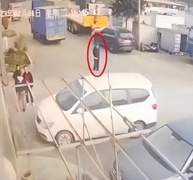 95岁老人被撞后3个月去世，司机赔偿60万还获刑1年2个月，法院：量刑不当，要再审！