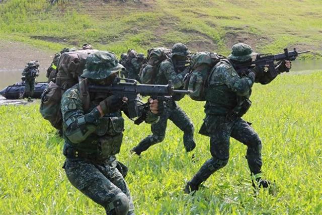 美智库吁特朗普重申不支持“台独”，撤走500名军事教官和武器；台军战斗部队加薪也招不到人，人力流失严重