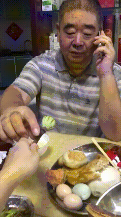 打电话正在通话中是什么意思（笑不活了人在打电话的时候防备心约等于零）