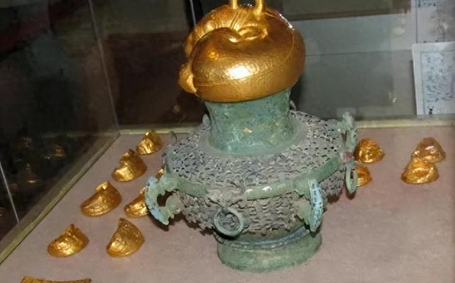 82年老农上交40斤黄金，上交后才发现，装黄金的罐子才是无价之宝