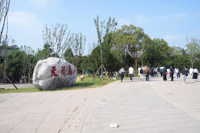 全国影响力媒体总编辑打卡怀化天问岛，与屈原隔空对谈