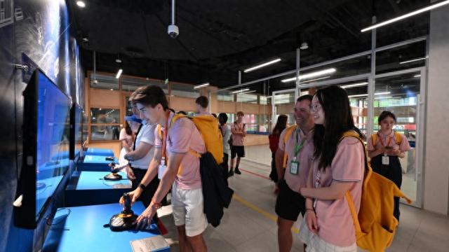 大学校园行、做一天上海人，这个国际友城青少年夏令营用脚步丈量城市创新活力