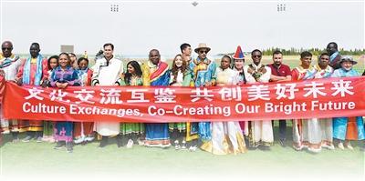 甘肃成为沿边省份，只因有个县境中间隔着河西走廊的肃北县——草原边境小城 寻访“文化秘境”（边城见闻）