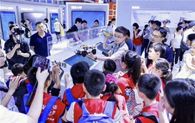 猿辅导以教育大模型重塑学习本质，定义AI时代“素养教育”新范式