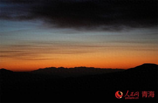 青海同宝山：日出美景引客来