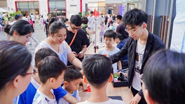 国庆献礼，活力华富 | 近3000人次参与，科创盛宴“一带一路科技文化嘉年华”在华富街道成功举办