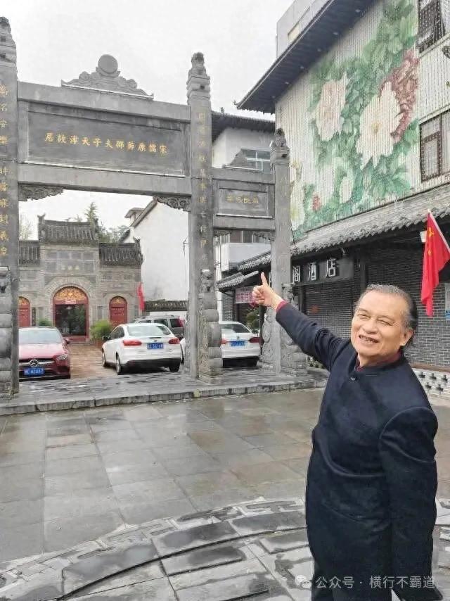 严学章到安乐窝，在诗里与邵雍聊天