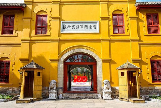 老两口自驾昆明：一湖一城，一碗米线就值了