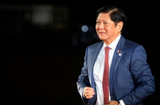 菲律宾国内爆发游行，送别中国大使时，马科斯突然急踩刹车，就南海问题罕见表态了