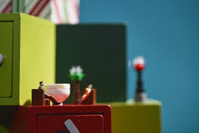 现在年轻人欠网贷正常吗