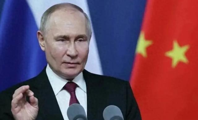 普京访华有多松弛？在别国不敢开嘴，到中国自己开车门，还摊煎饼