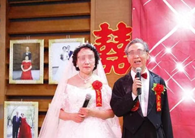 56岁大妈和64岁男教师结婚，新婚当夜大妈悄悄问：你如今怎么样？