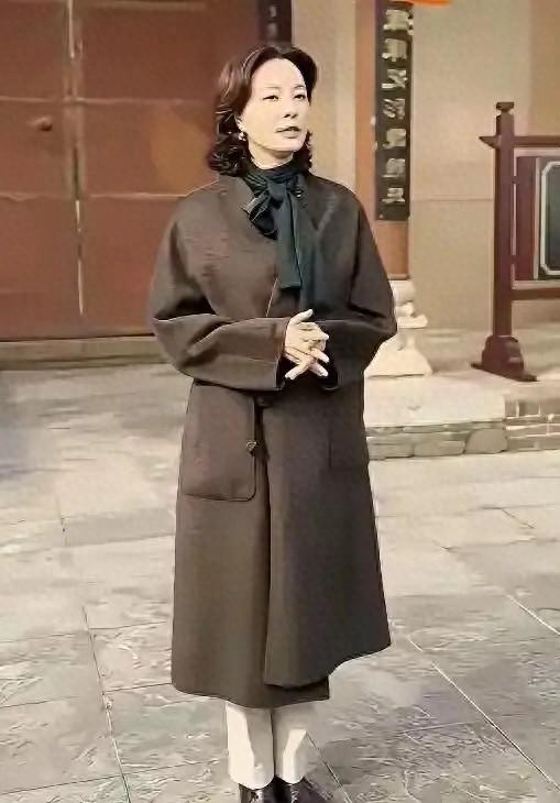 看看最漂亮的央视主持人，离婚两次，到现在还是一个人过日子