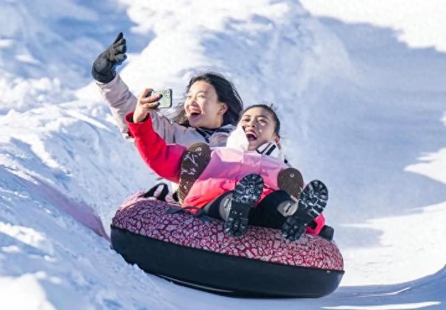 越冷越疯狂！冰雪旅游，凭啥成冬日顶流？