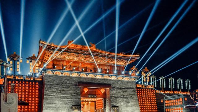 山东又一景区走红，花1.2亿打造“不夜城”，门票免费，非常好玩