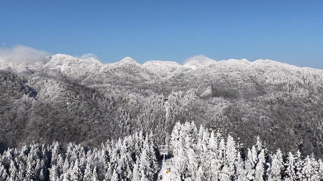 湖北恩施：雪后初霁 鄂西林海换银装