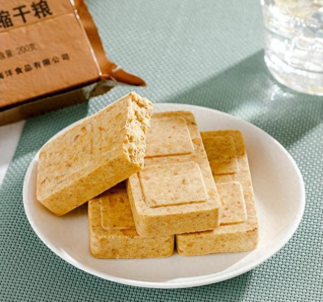 吃压缩饼干能减肥吗（一块能顶8小时不饿）
