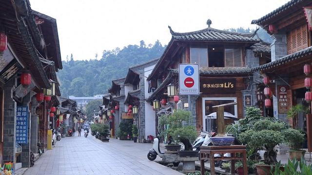 云南千年古镇，唐代开通国际贸易通道，四季如春旅居地，动车直达