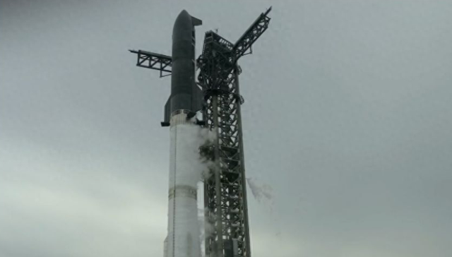 SpaceX“星舰”第十次试飞成功 首次将8颗模拟卫星送入太空｜科技观察