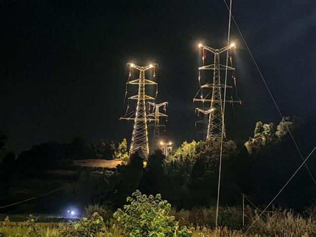 奋战14个“不眠夜” 成都“立体双环”输电线路成功跨越成渝高铁