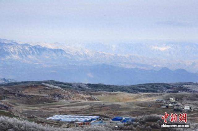 贵州威宁：雾凇作丹青 绘就高原美景