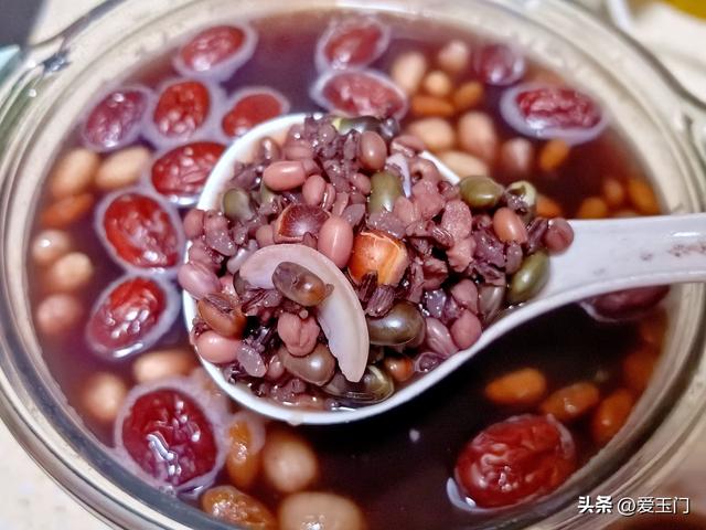 秋天，三个豆子一起煮，湿气没了，脾胃好了，一觉睡到自然醒！