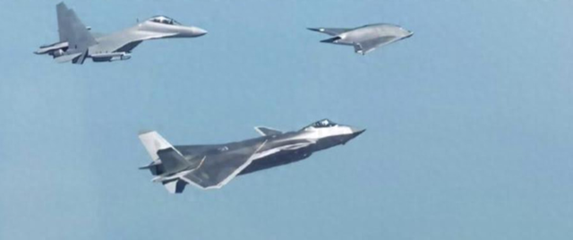 王炸来了，解放军新机型亮相，西太最强打击编队成型，美心态崩了