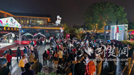 烟火夜市邂逅文化舞台 点亮城市夜经济