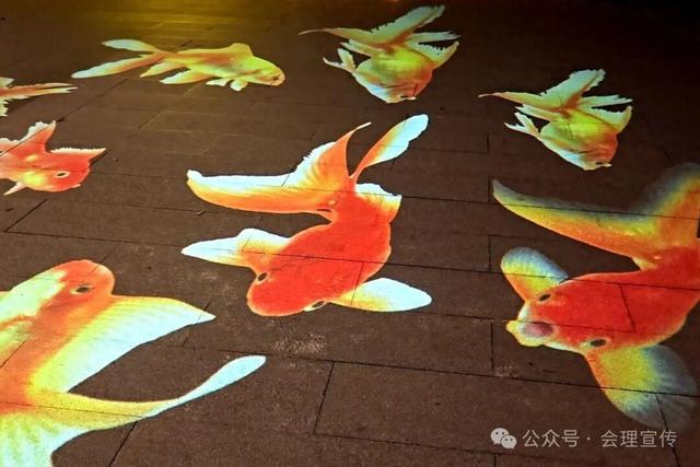 夜幕降临，光影艺术扮靓船城公园