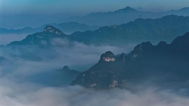 河北承德：浩瀚云海 壮美兴隆山