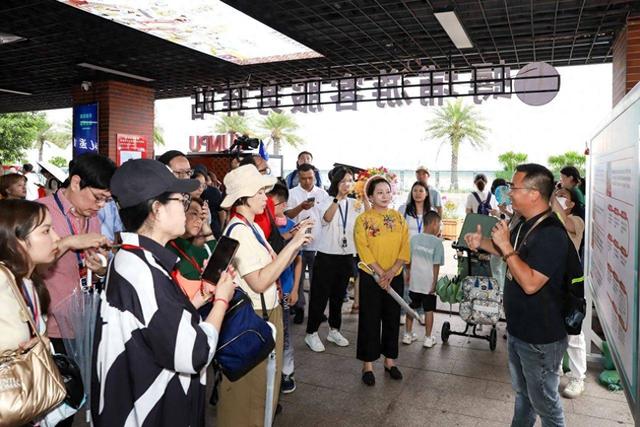 “像把一整个花园都戴在了头上”，海外媒体采风团走进丰泽蟳埔，邂逅“头上花园”