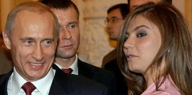 普京公开承认恋爱！卡巴耶娃再成焦点，俄“第一夫人”浮出水面？