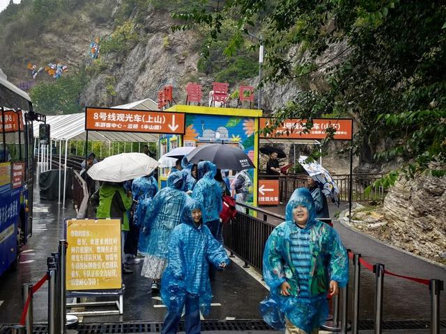 一座山岳景区的“接待曲线”，红叶柿岩：雨天晴天游客量差八倍